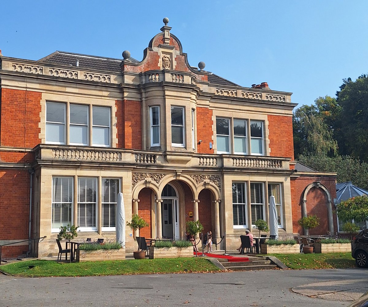 Yesterday was a #weddingphotography day for me at #millfieldshotel in #Grimsby. Stunning venue, lovely weather, beautiful couple 💜 I do love my job!

#femalephotographer #grimsbyphotographer #weddingvenue #lastofthebritishsummer