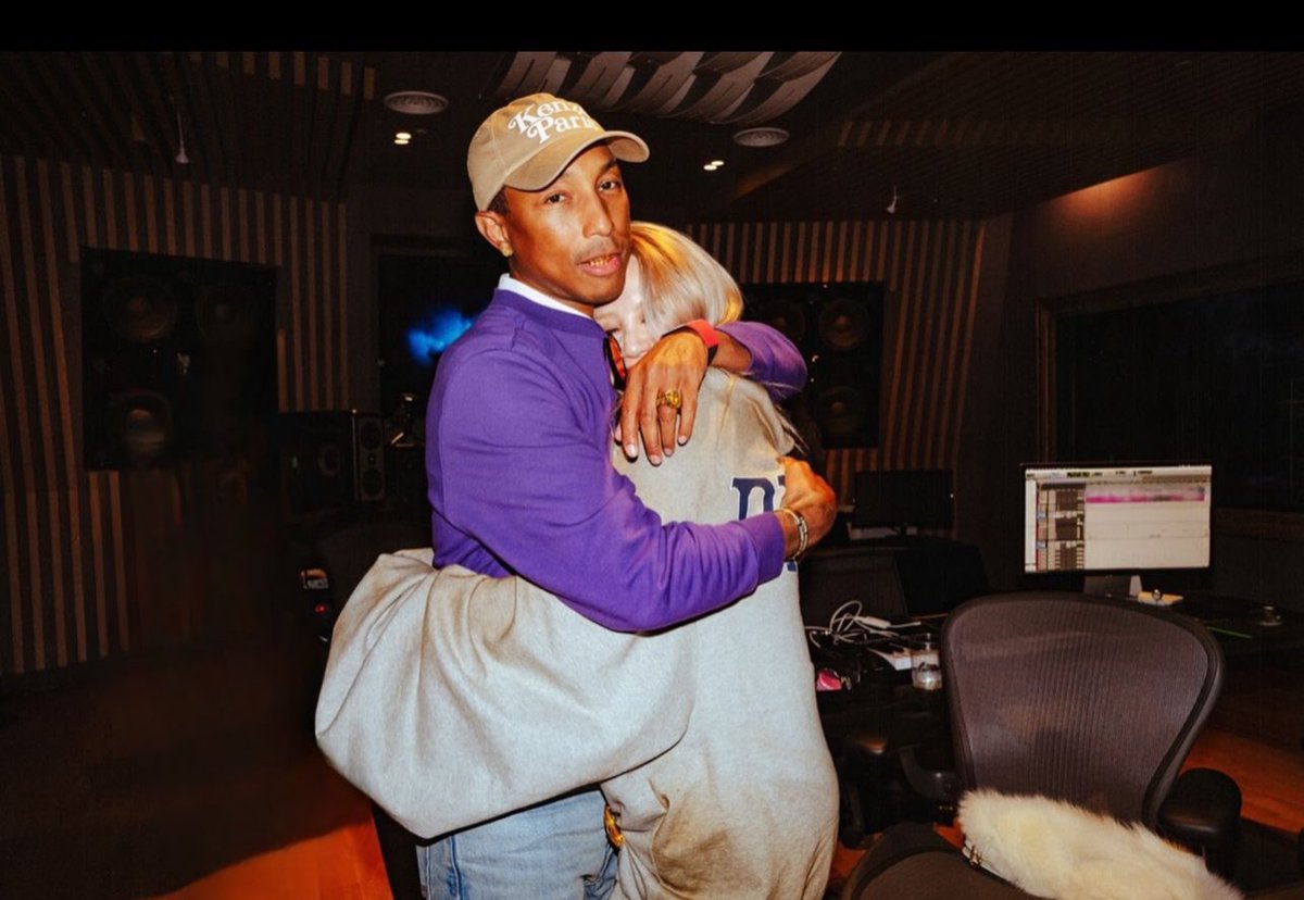 BaddestFemaleCL's tweet image. CL in the studio with Pharrell &amp;amp; G-Dragon 

 #CL #씨엘 @chaelinCL