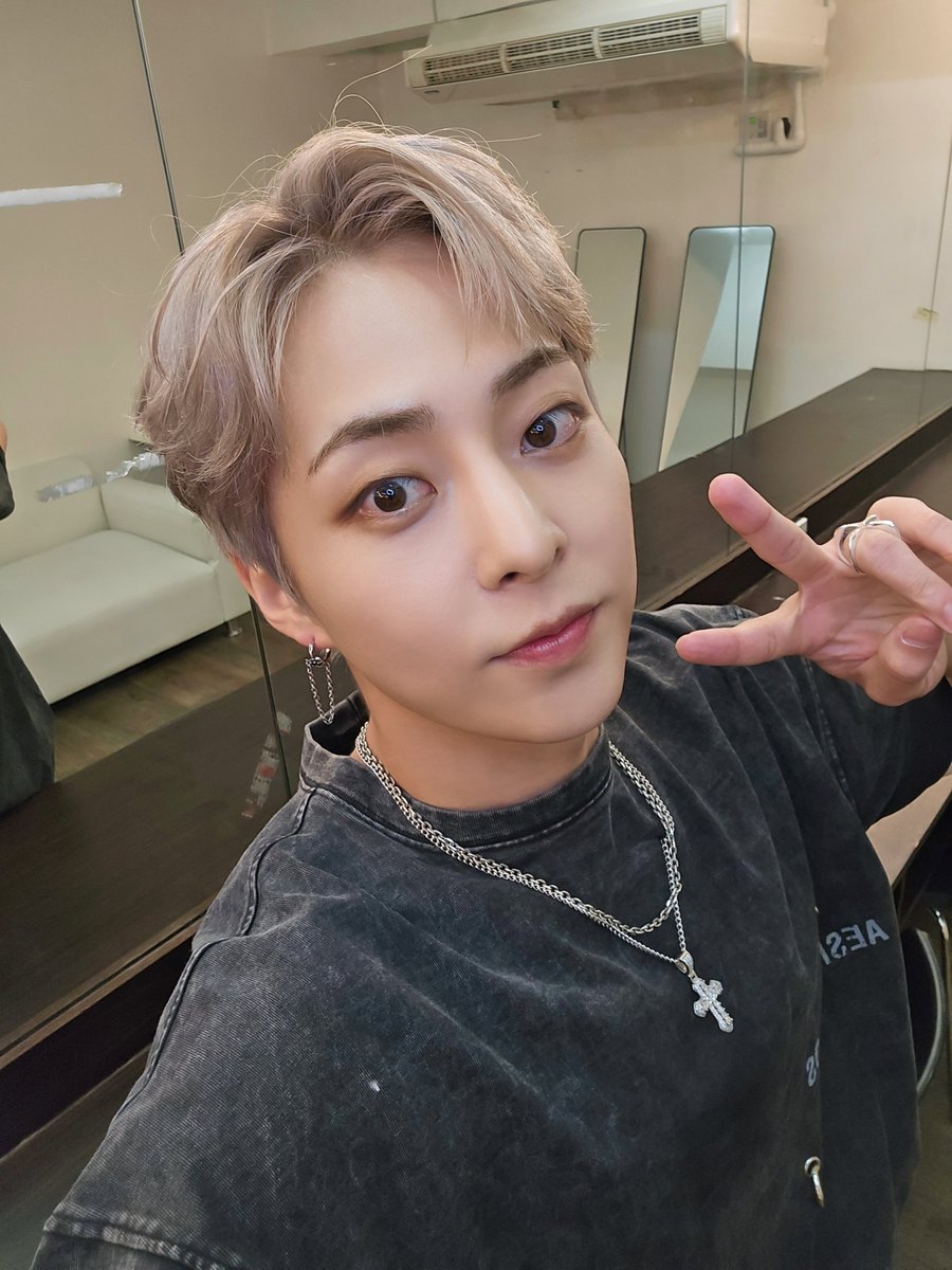 XIUMIN_official tweet media