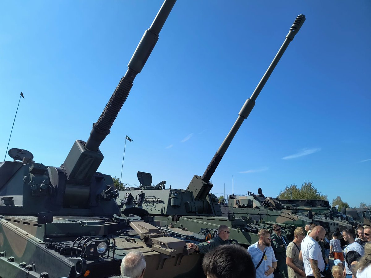 COBI_Bricks's tweet photo. 🪖📣 DZIEŃ OTWARTY NA #MSPO!
Dzisiaj spotkacie 🌞COBI na Międzynarodowy Salon Przemysłu Obronnego Kielcach 🇵🇱🇵🇱🇵🇱
✅ Dzięki nam możecie wrócić do domu z własnym czołgiem lub samolotem 😉
#cobi #cobibricks #MSPO2024 #MSPO #kielce https://t.co/wjAPSirngA