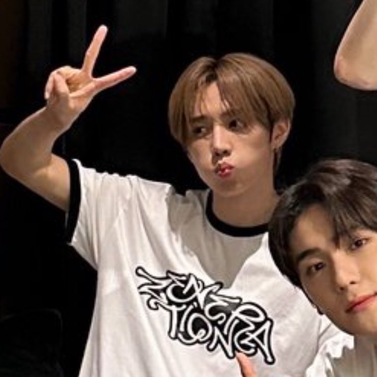 왤케 아기야 ……