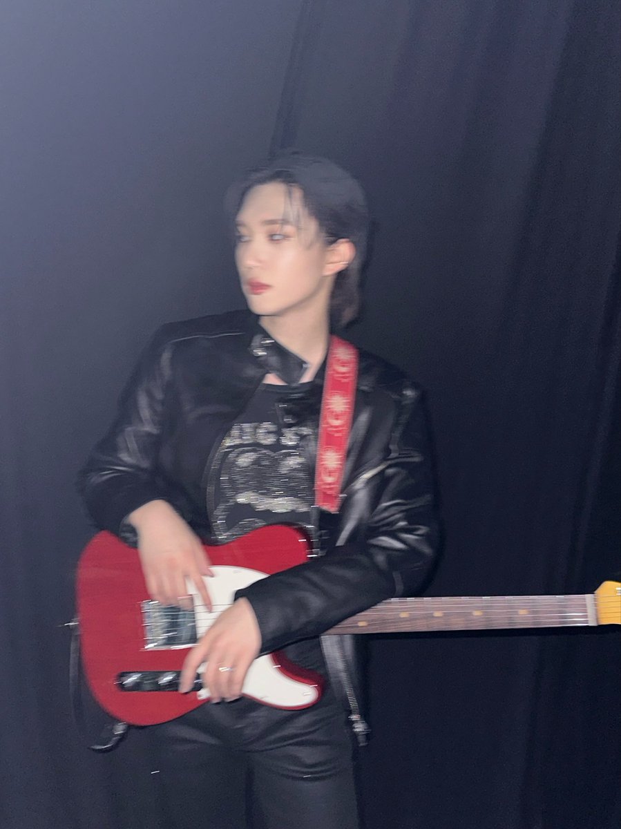 P1H_members's tweet photo. 🎸🤘🏻🎸

#P1Harmony #THEO https://t.co/CBWhAdRNDt