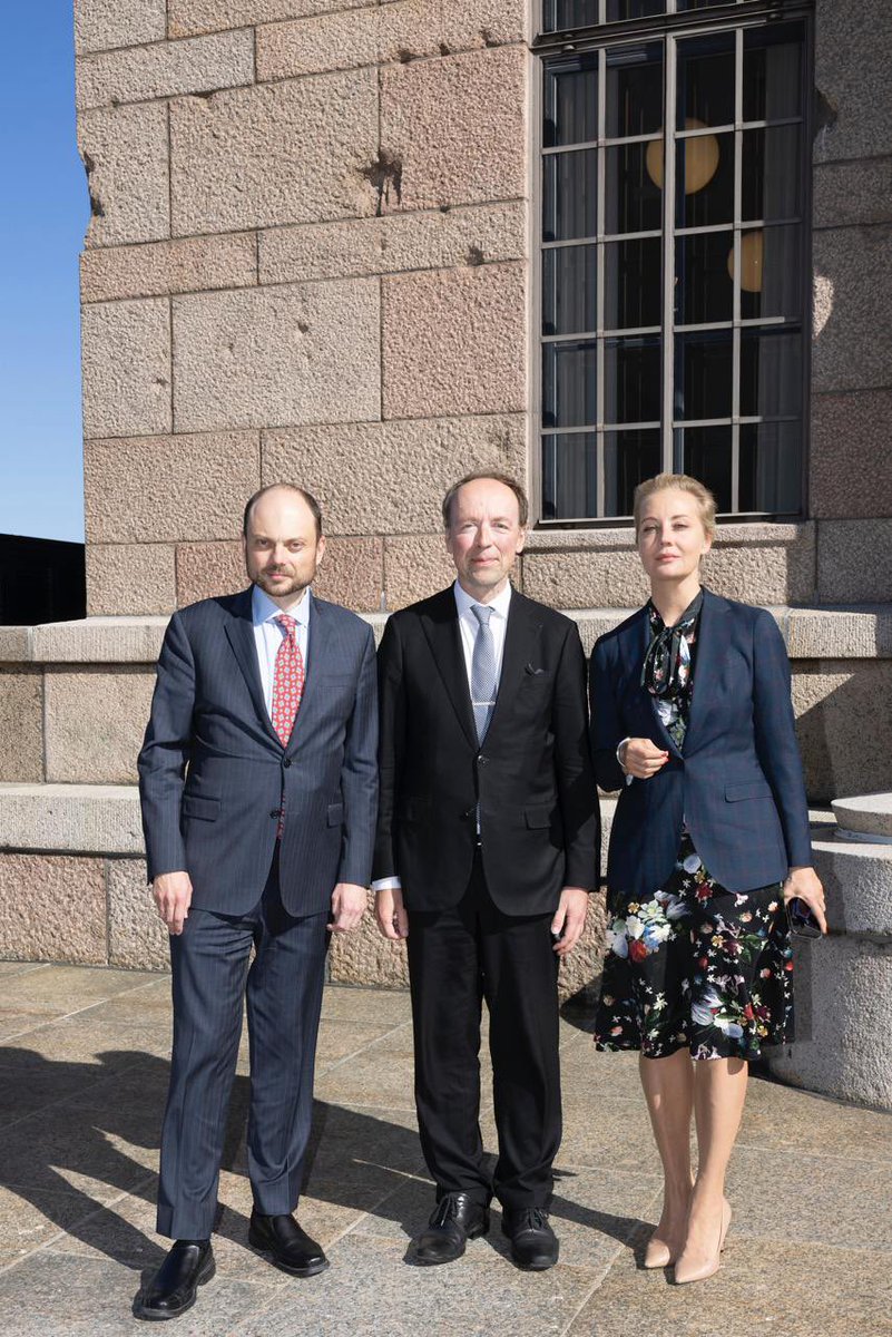 Вчера вместе с <a href="/vkaramurza/">Vladimir Kara-Murza</a> встретились в Финляндии с президентом <a href="/alexstubb/">Alexander Stubb</a>, премьер-министром <a href="/PetteriOrpo/">Petteri Orpo</a>, министром иностранных дел <a href="/elinavaltonen/">Elina Valtonen</a> и спикером парламента <a href="/Halla_aho/">Jussi Halla-aho</a>. Отношения между нашими странами в последние годы сложные. Тем более важно было обсудить, что