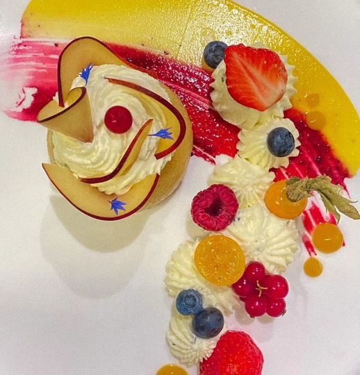 Plus que quelques jours pour profiter de notre carte d'été avant l'arrivée du menu d'automne ! Encore un peu de soleil dans l'assiette avec notre baba au rhum saveur Pêche et Nectarine, pointe de basilic

Réservation au 0471407195