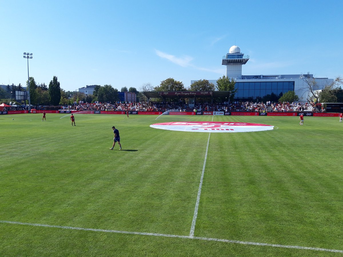 pewnie się nie doliczę, z ilu stadionów komentowałem mecze, ale do dziś na tej liście nie było Grodziska Mazowieckiego. <a href="/_2liga_/">eWinner 2 liga</a> <a href="/PogonGrodzisk/">Pogoń Grodzisk Mazowiecki</a> -  <a href="/ChojniczankaMKS/">Chojniczanka</a>