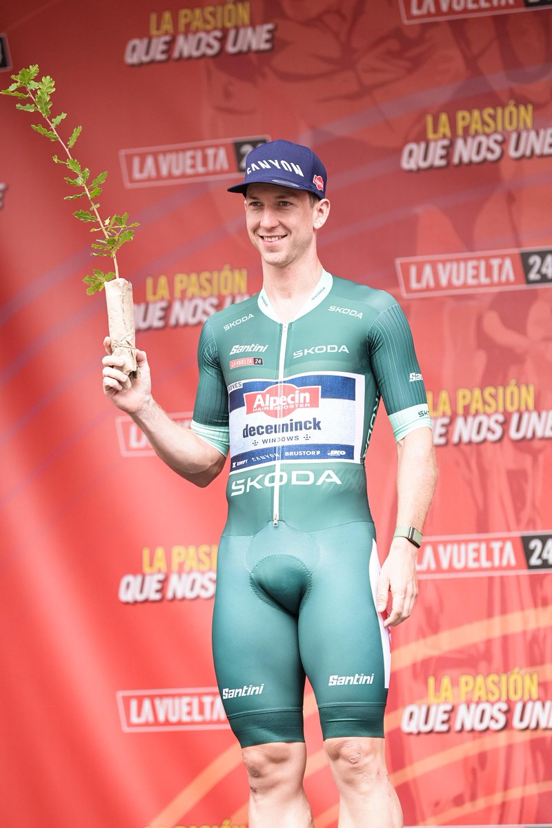 lavuelta's tweet image. La Vuelta and @LandLifeCompany  have joined forces to plant 700 trees of native species in the area around Picón Blanco - today’s finish. 🌳🌲

They will plant 100 trees for every mountain pass in the stage including birch, ash, pine, beech, maple and rowan 🤝

#LaVuelta24 y Land…