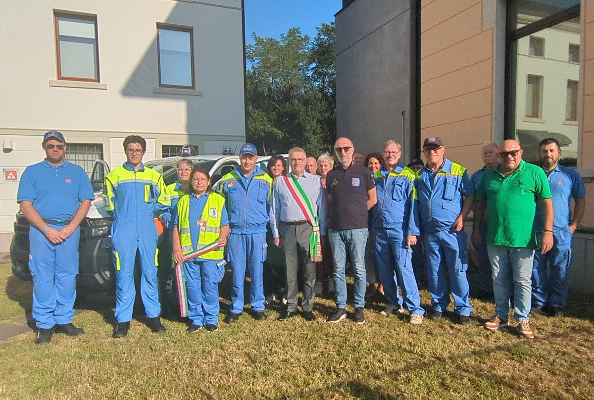 Riccardi_FVG's tweet photo. Oggi a #Dignano abbiamo inaugurato un nuovo pick up per la squadra comunale di #ProtezioneCivile. Un altro passo per rafforzare un sistema che vive grazie ai volontari, vero cuore pulsante. Con impegno e risorse, continueremo a investire in chi protegge il nostro (1/2) https://t.co/VEtaJDlmd4