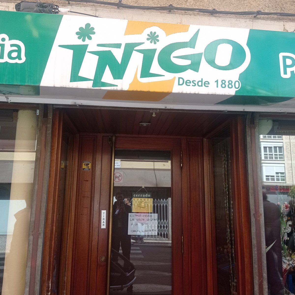 La pastelería de Íñigo Cuesta en Villarcayo, el ciclista con más participaciones en la Vuelta con 17, ha cerrado un rato para ir a la salida de la penúltima etapa de <a href="/lavuelta/">La Vuelta</a>