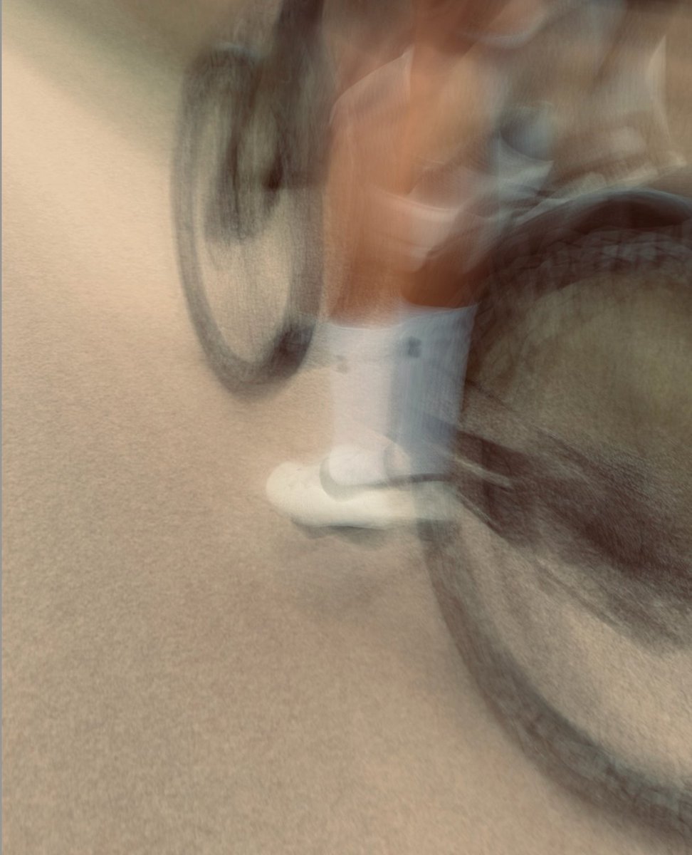 These socks are to fast. The camera can't keep up.⁠

sockeloen.com
⁠
#sockeloen #cycling #gravel