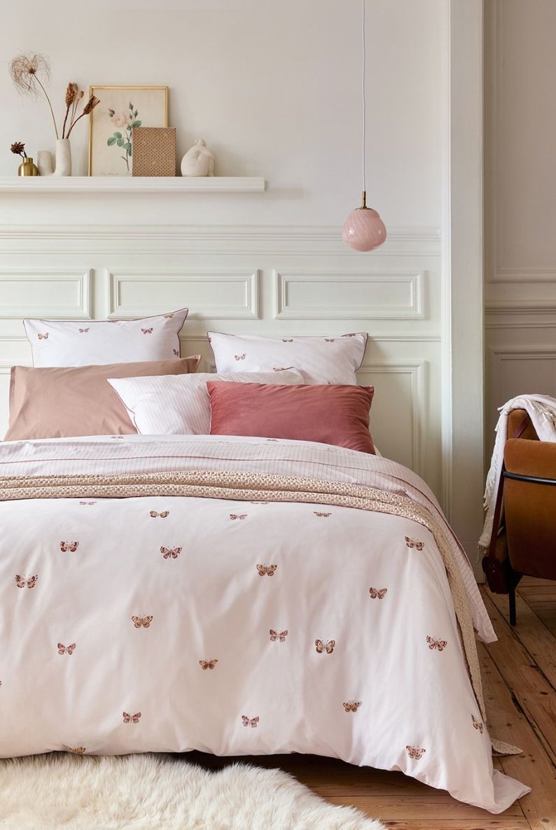 iziva's tweet image. NOUVEAUTES ESSIX : la Parure de lit Délicatesse en percale de coton

😍 Découvrir ici - tinyurl.com/2vband63

#Essix #Paruredelit #Lingedelit #Houssedecouette #taiesdoreiller #iziva #maison #chambre #Drap