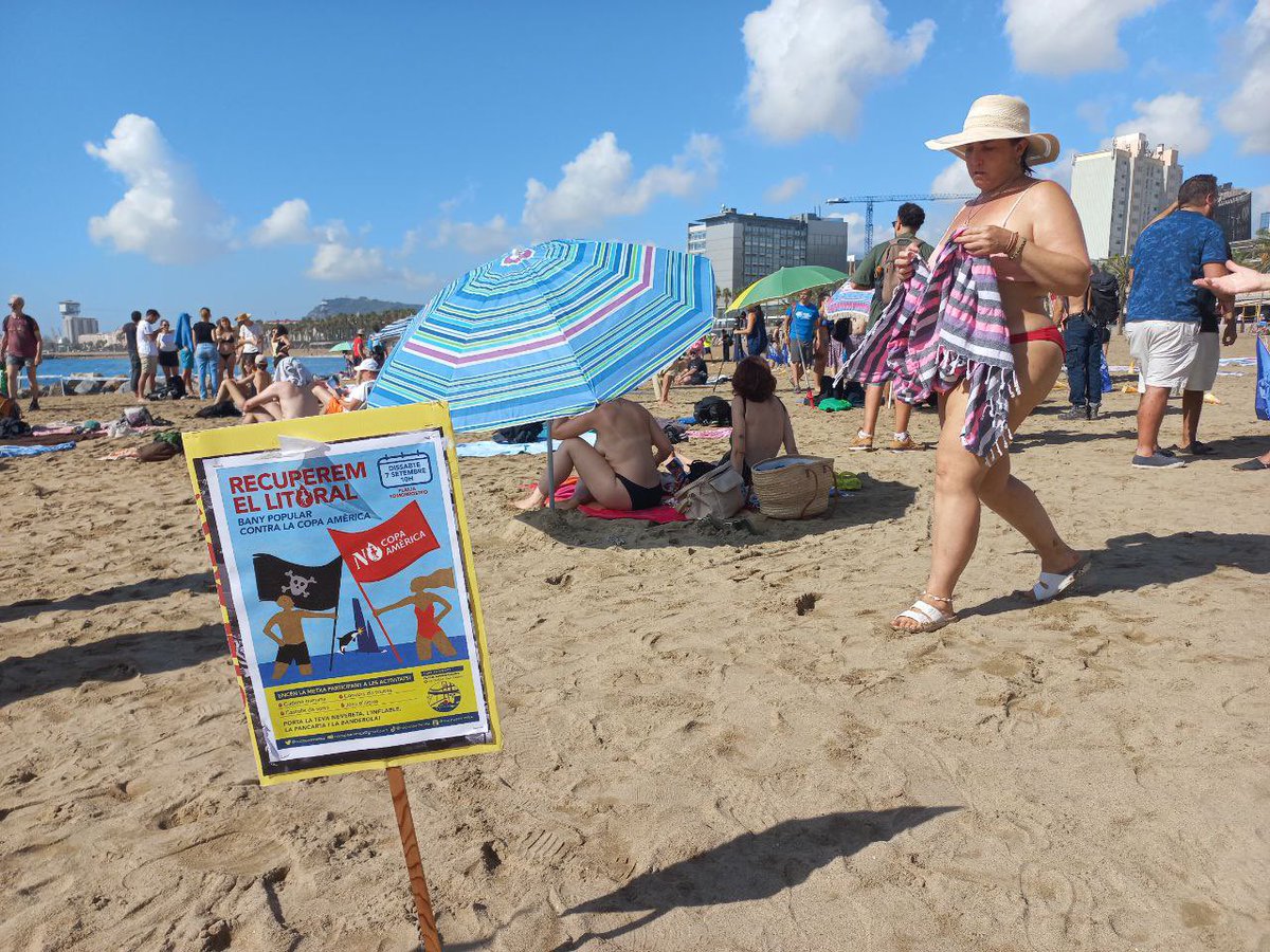 Tanquen espigons i platges. Bandera vermella a la platja de Somorrostro per "perill ciutadania crítica" amb <a href="/americascup/">americascup</a>
<a href="/bcn_ajuntament/">Ajuntament de Barcelona</a> <a href="/govern/">Govern de Catalunya</a> la ciutadania crítica enriqueix, en canvi, l'atorgament de privilegis empobreix  tristament una ciutat q volem/necessitem recuperar.
