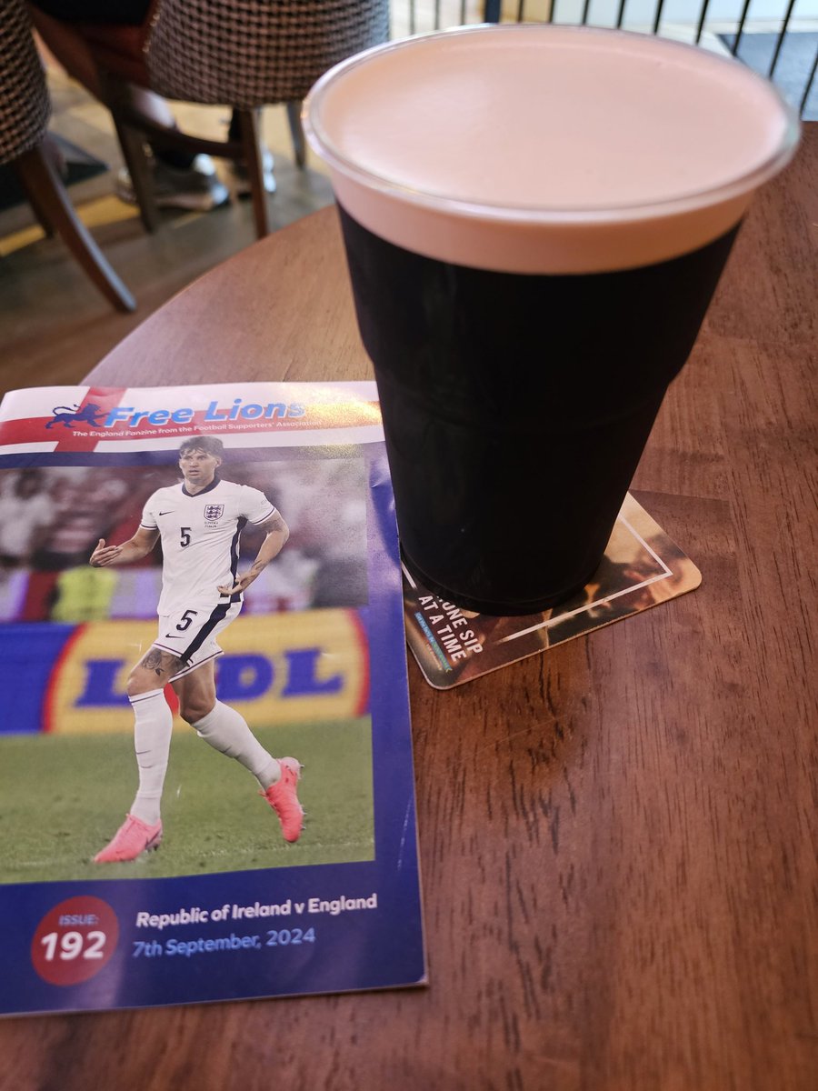 drogowski's tweet image. It's matchday 😍 🏴󠁧󠁢󠁥󠁮󠁧󠁿 🍻 ⚽️
#gstk #irleng #NationsLeague #followenglandaway