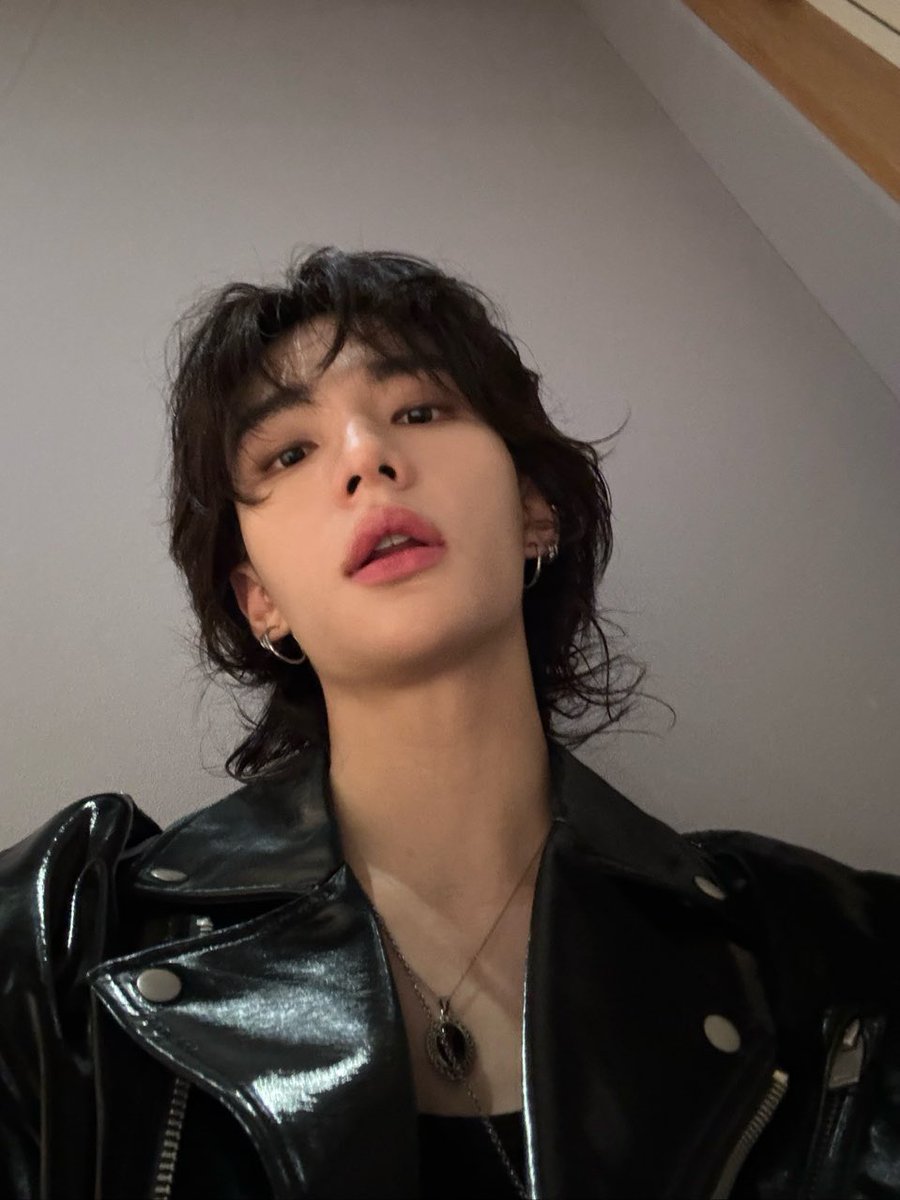 skzwithstay8's tweet photo. 🥟- 🌱 
[070924] 8:06 PM KST

*SELFIES

Tada, selfies https://t.co/52d8Jmuo0c