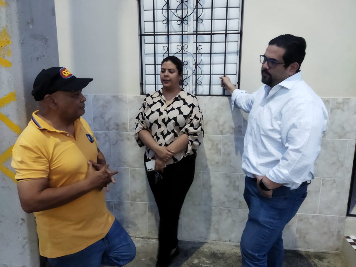 Asiaraf's tweet photo. En la noche de ayer conversamos con varios presidentes de intermedios del Bloque 4 en la Circ3. Santiago. Momento de escuchar y motivar para seguir en el trabajo de nuestro Congreso del @PLDenlinea no nos detendremos #pld https://t.co/aWmtgf4LYe