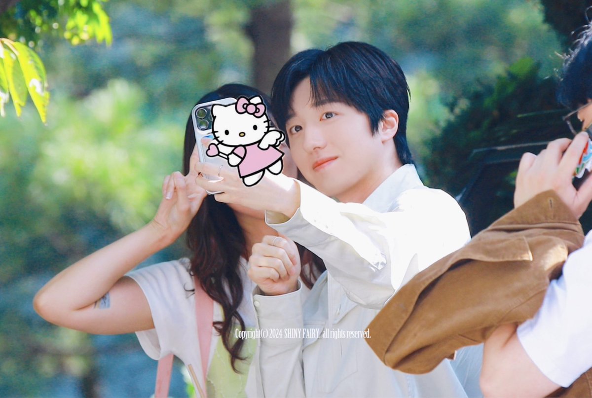 ShinyFairy_cn's tweet photo. 240907 JIMFF 
스태프분들께예의바른차니가조아..🤍
#찬희 #CHANI https://t.co/Tgz0Vtavuy