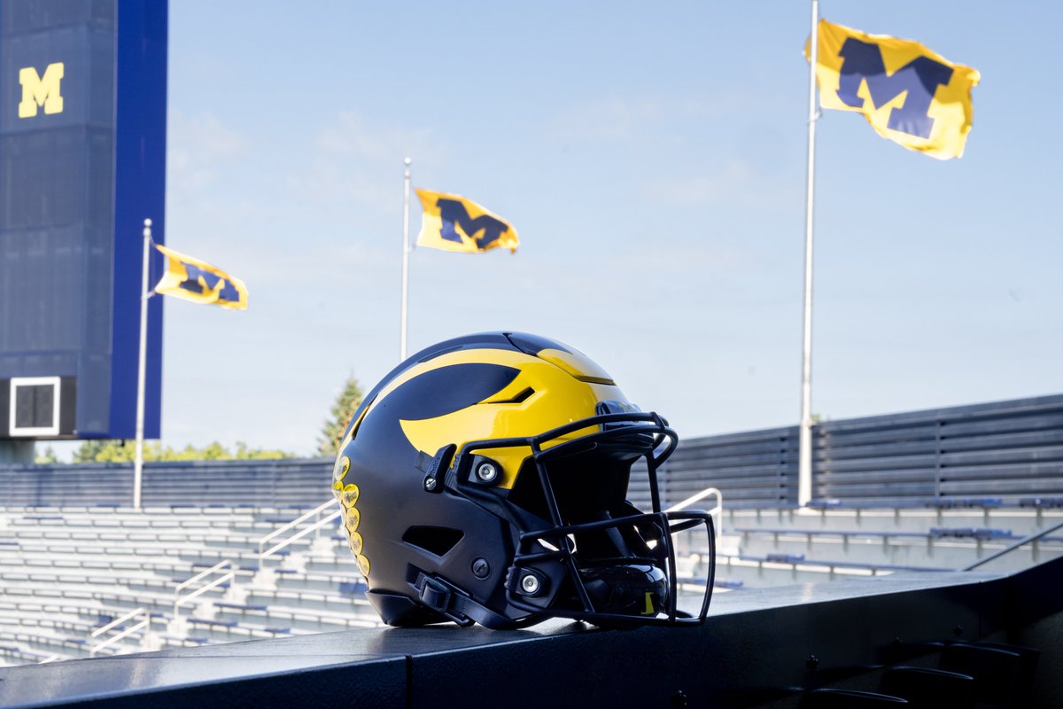 UMichFootball's tweet photo. 〽️〽️〽️

#GoBlue https://t.co/FoB4A7ZBzH
