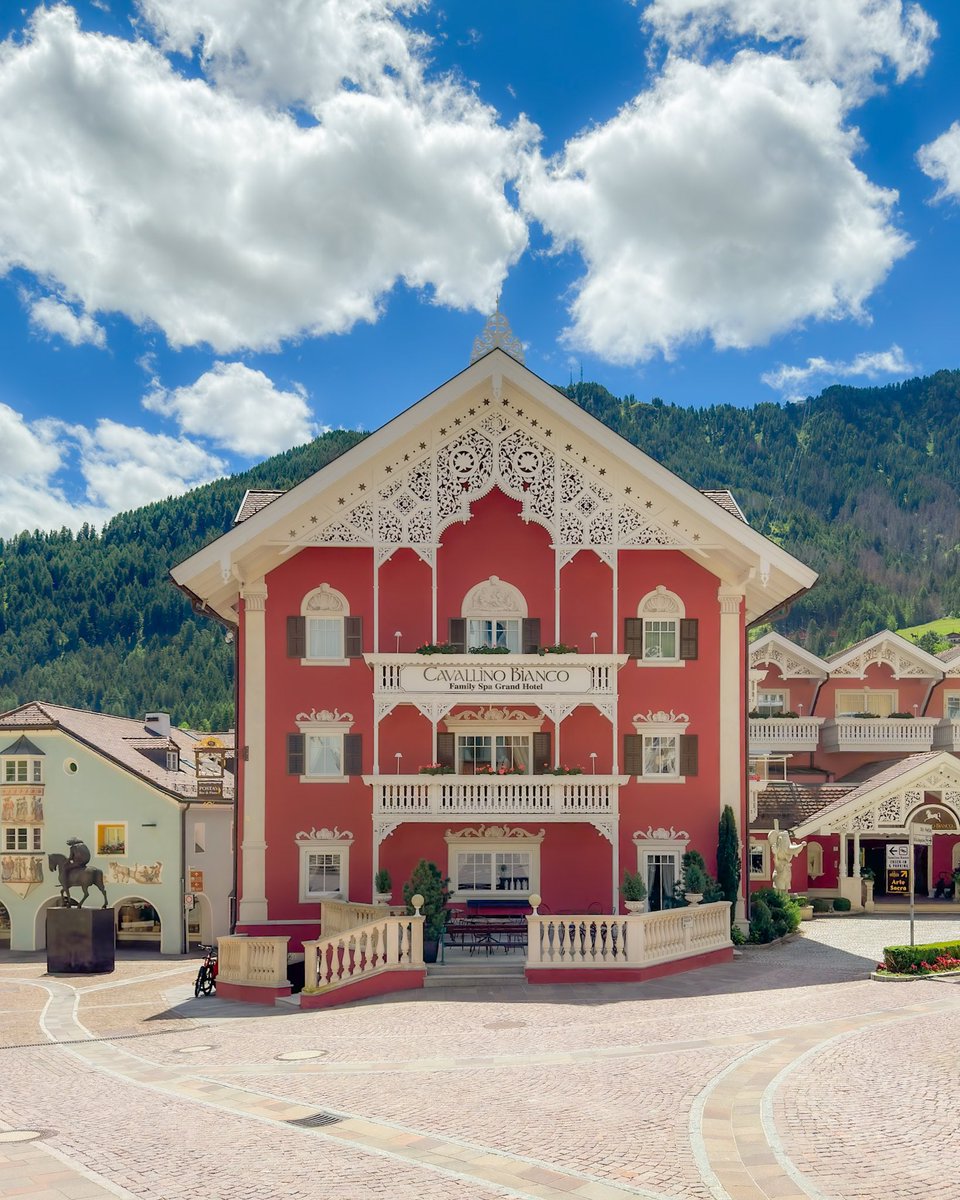 마을 색감이 어쩜 이렇게 명랑한지