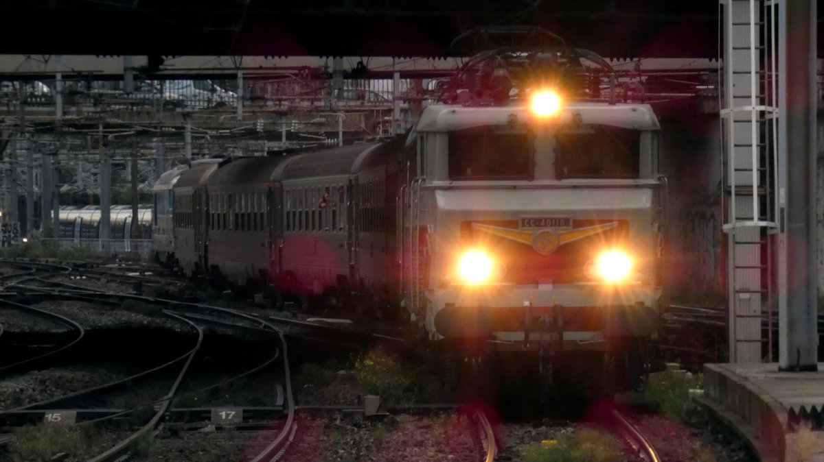 ranmafr's tweet photo. La #bb67000 et la #cc40110 du @mfpn_trains à Paris Nord 😍 https://t.co/A5mVOd0o7O
