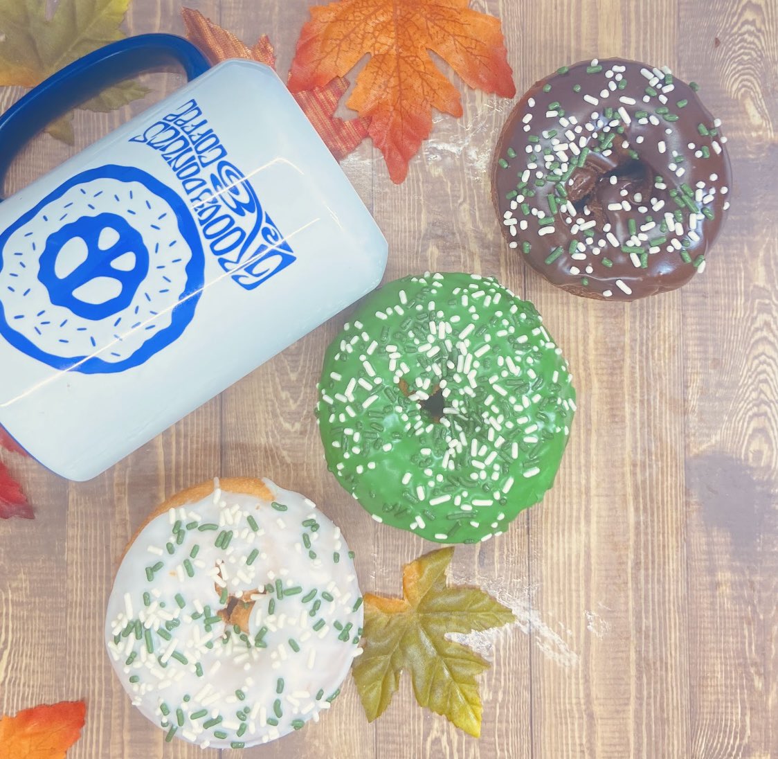 groovy_donuts's tweet photo. Football Weather = Donut Weather!
#tailgate #donuts #groovy #groovydonuts #gogreen #gowhite #gogroovy https://t.co/kTSHkTIZVk