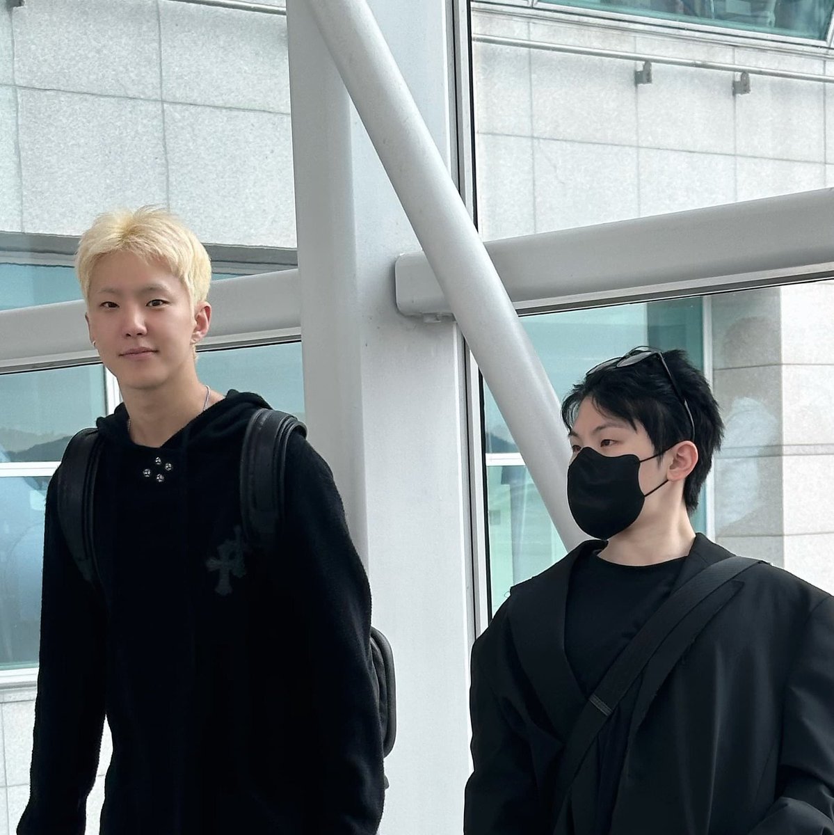 Our Best Mistake ㅡ SoonHoon AU;
Kesalahan harusnya membuat penyesalan tapi tidak dengan Jihoon. Kesalahannya memang besar dan amat fatal karena ia telah tidur dengan sang atasan, Soonyoung, dalam keadaan mabuk. Jihoon bersumpah akan mempertahankan bayinya, apa pun yang terjadi.