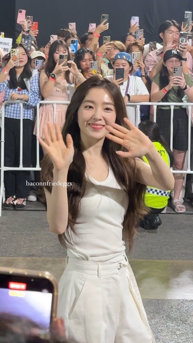 3___2__9's tweet image. 주현이 팬들 보러 올 때 옷 예쁜 거 입고 오는 거 넘넘 좋아죽겟뜸