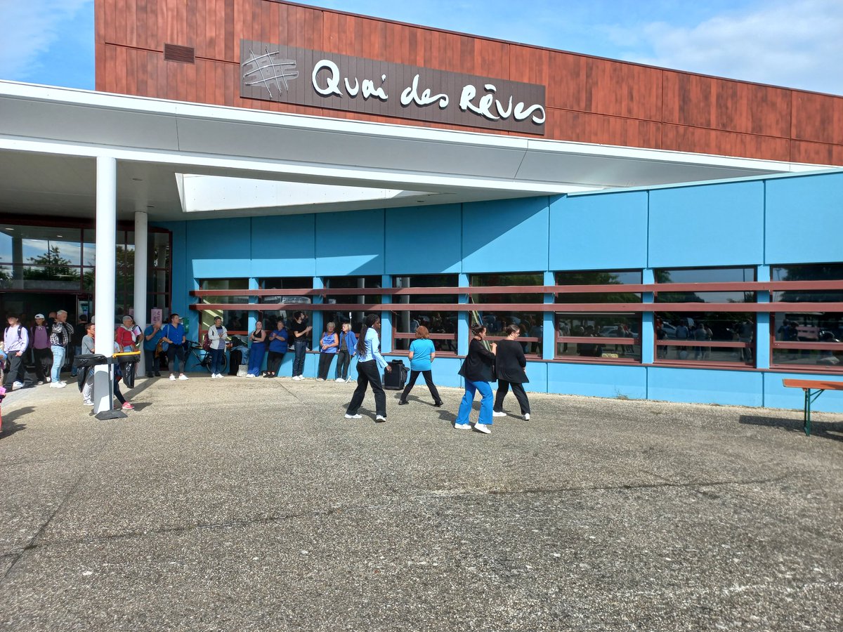 PhilippeHercou1's tweet photo. Une magnifique édition 2024 du forum de la vie associative au #QDR La dynamique associative soutenue par la Ville fait la force de #LamballeArmor https://t.co/ul3i0gDKeu
