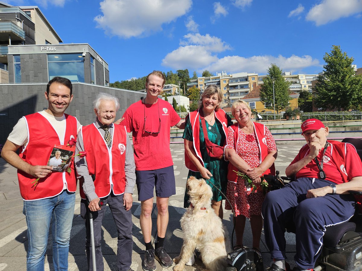 I morgen er det 1 år til valget. 🌹

For <a href="/Arbeiderpartiet/">Arbeiderpartiet</a> er hovedbudskapet:
Vi holder det vi lover.
Folk skal få bedre råd!

Vi har kuttet barnehageprisene med 1.000 kr 👨‍👩‍👦🏡🏘️

Kjekt å snakke med velgere på stand i dag! 🌞🍃

Les mer om sakene våre her: arbeiderpartiet.no/aktuelt/folk-s…
