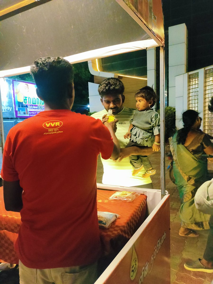 VVR_Oil's tweet photo. Smell it, Find it, Win it 🎯  

We are having a blast at @TPVMultiplex for the #GOAT release! The audience find it easy to spot the REAL @VVR_Oil and are delighted to win cool t-shirts 👕. Keep it coming ❤️

#VVR_எண்ணெய்தான்_வேணும் #VVROil #CoconutOil #GroundnutOil #ChekkuOil https://t.co/qjOhWBBuhn