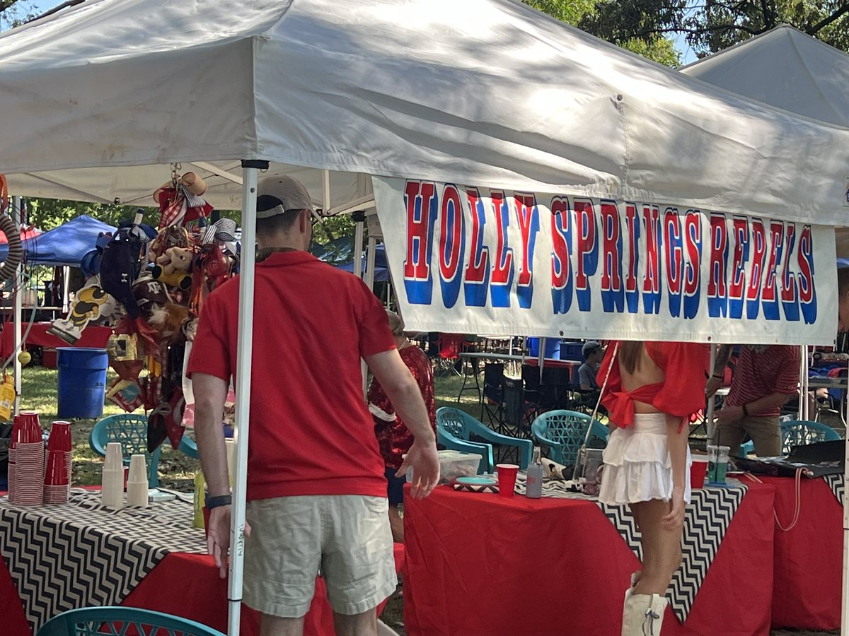 Brad Logan (@bradlogancote) on Twitter photo THE GROVE SPOTLIGHT:
-Presented by <a href="/TeeWhitesHQ/">TeeWhites - Custom & Collegiate Apparel</a>
#OleMiss | #TheGrove THE GROVE SPOTLIGHT:
-Presented by <a href="/TeeWhitesHQ/">TeeWhites - Custom & Collegiate Apparel</a>
#OleMiss | #TheGrove