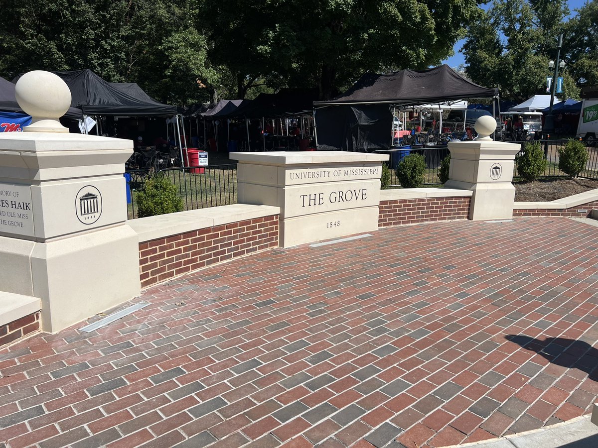 BradLoganCOTE's tweet image. THE GROVE SPOTLIGHT:

-Presented by @TeeWhitesHQ 

#OleMiss | #TheGrove