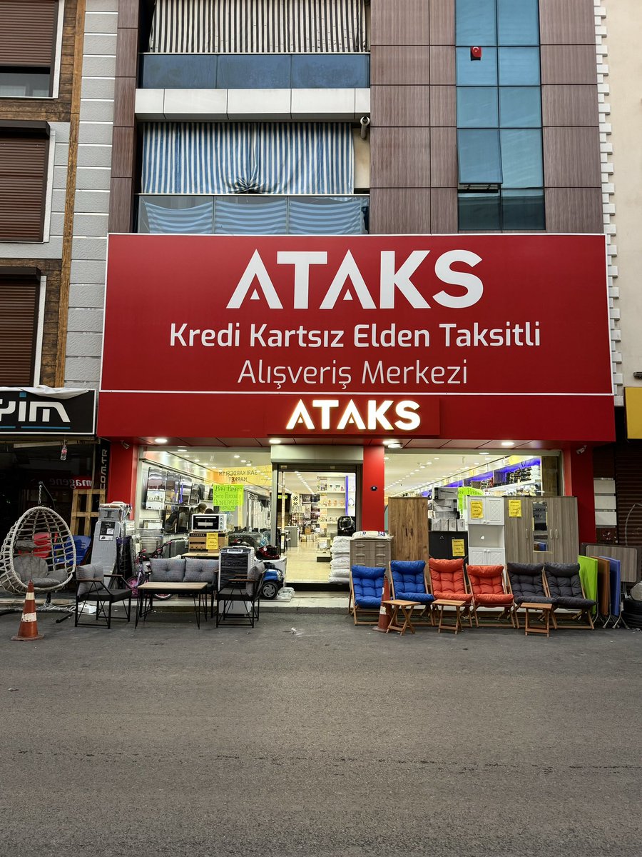 İçimdeki ilk zehri tweet olarak 2019'da atıp, 2023'te adını koymuşum. Yıllar göz açıp kapayıncaya dek hızla geçse de içimdeki heyecan ilk günkü gibi taze. Bu tweete yıllar sonra dönüp puro yakmak istiyorum. İlk günkü heyecan ile :)