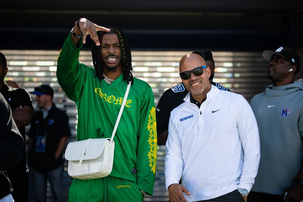 Special guest in the house 👀

#GoTigersGo x <a href="/JaMorant/">Ja Morant</a>