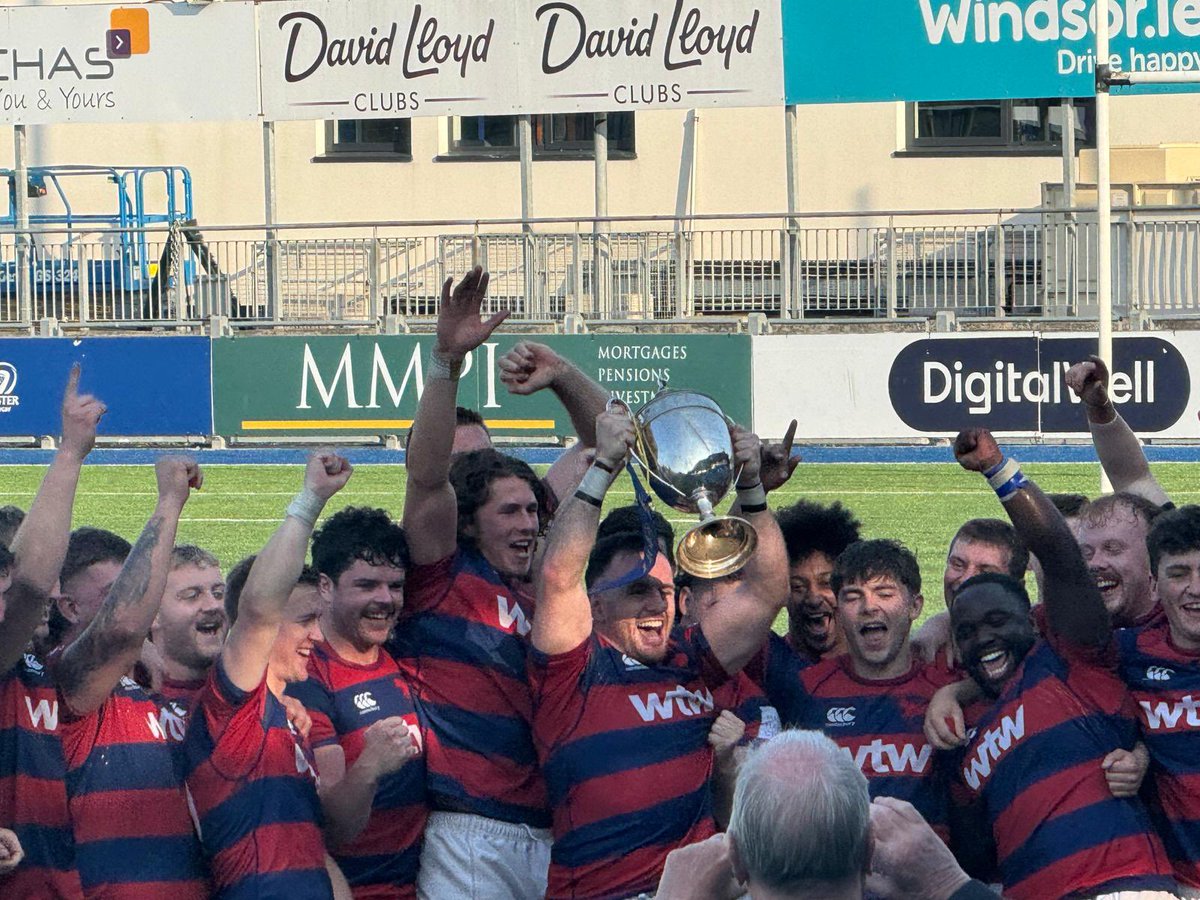 ClontarfRugby's tweet photo. 🏆🏆🏆

A try from Aaron Coleman with minutes to go gives us the win!

Clontarf 19 - 17 @LansdowneFC 

Leinster Senior Cup Champion 2024 ❤️💙🐂

#WhoAreWe #ClontarfRugby https://t.co/0KLrlKGm6H