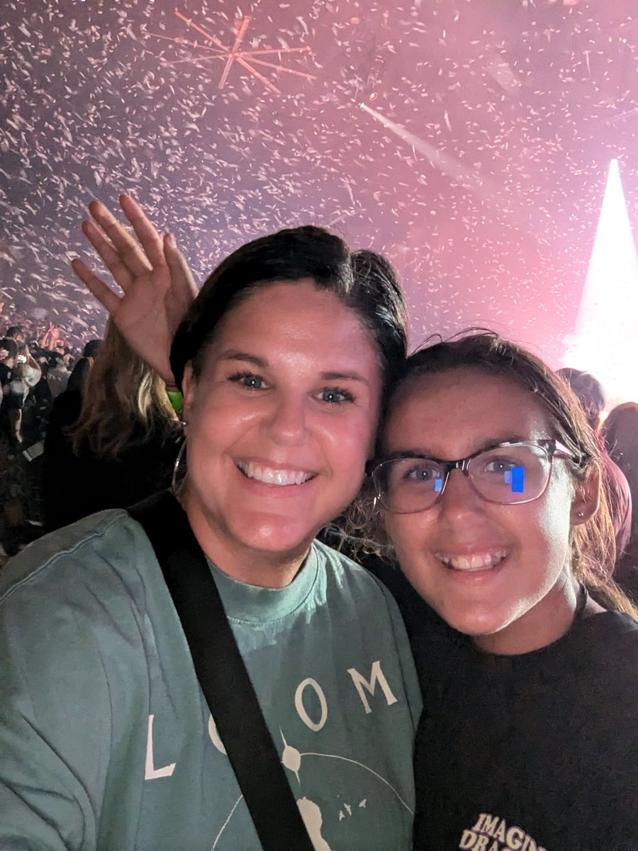 ArmstreetsClass's tweet photo. First concert ever for Landry to see her FAVE artists @Imaginedragons 🐲🎶👩‍🎤
They put on an amazing show and have such a positive message! Mama approved for sure! https://t.co/ekl7OJ8JiZ
