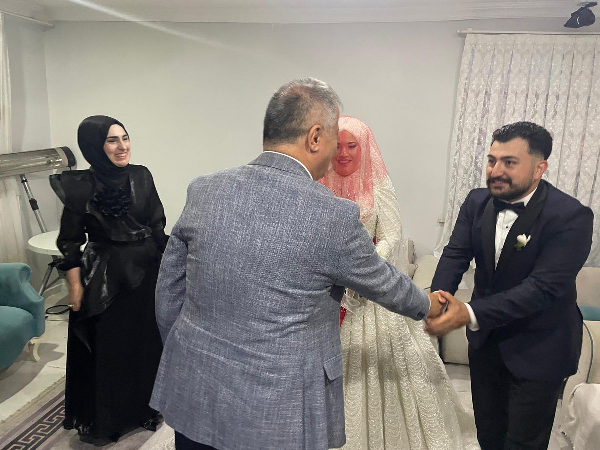 saffetbozkurt67's tweet photo. 💍Alaplı/Yılmazlar Düğün Salonu 

Tülay&amp;Murat Taylan çiftinin kızları Banu ile Fatma&amp;İbrahim Baş çiftinin oğulları Yusuf'un Alaplı Yılmazlar Düğün Salonunda düzenlenen düğün törenine katıldık.

Genç çiftimize iki dünya saadeti diliyorum, Allah mesut etsin inşallah. https://t.co/OKbn6kvtH3