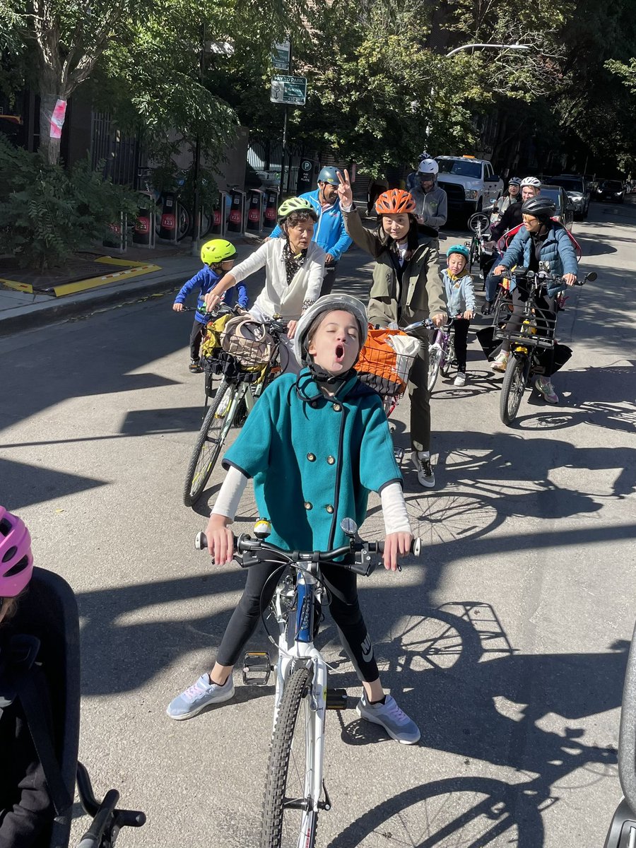 A gorgeous morning for our final Lincoln Park Kidical Mass of the year! ☀️🚲

Thanks to everyone who made our inaugural season such a success. Looking forward to seeing everyone again next spring! <a href="/ChiFamilyBiking/">🚲 Chicago Family Biking 🚲</a>