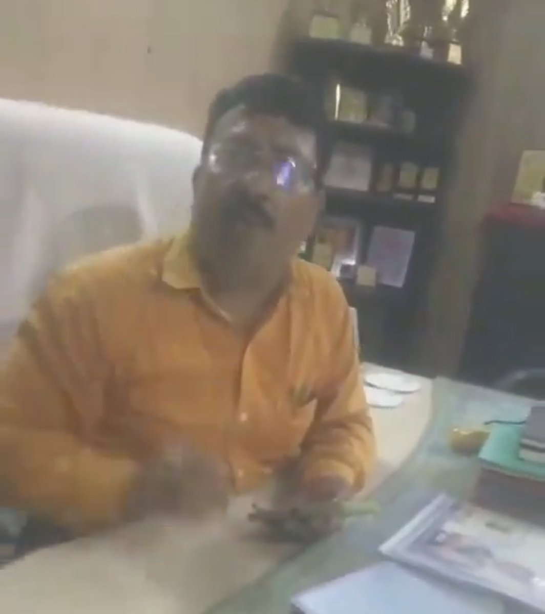 Ramraajya's tweet photo. धार्मिक आधार पर एक मुस्लिम बच्चें को प्रताड़ित करने वाले इस आतंकी मानसिकता के व्यक्ति पर क्या कार्यवाही हुई ?
#ArrestAvneeshSharma https://t.co/lbfXirmSIq