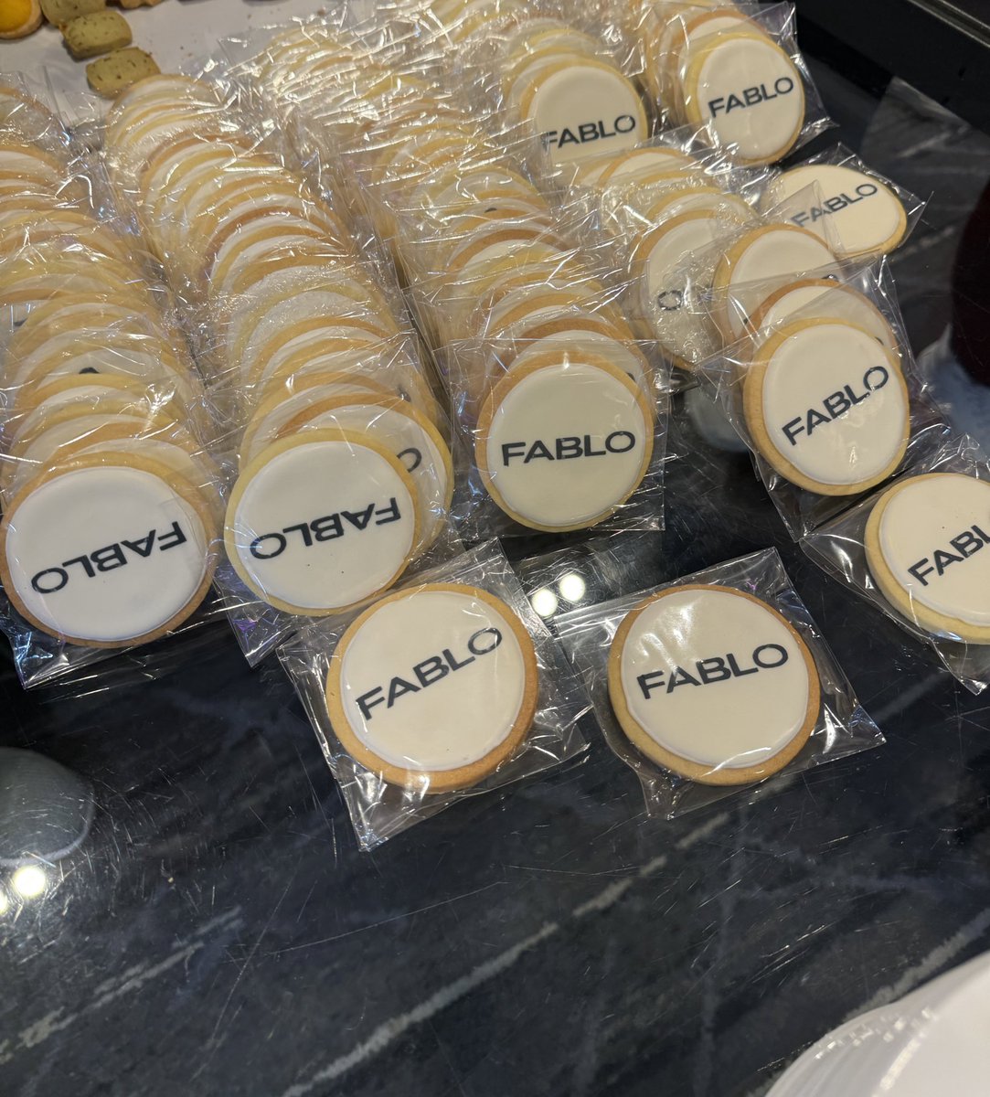 playfablo's tweet image. KBW기간동안 FABLO에 많은 관심을 보여주셔서 감사합니다~!! 너무 행복했어요. 앞으로 더 좋은모습으로 찾아뵐게요🥳
많은 기대 부탁드려요 🙏🏼🙌🏻🩵 @kbwofficial