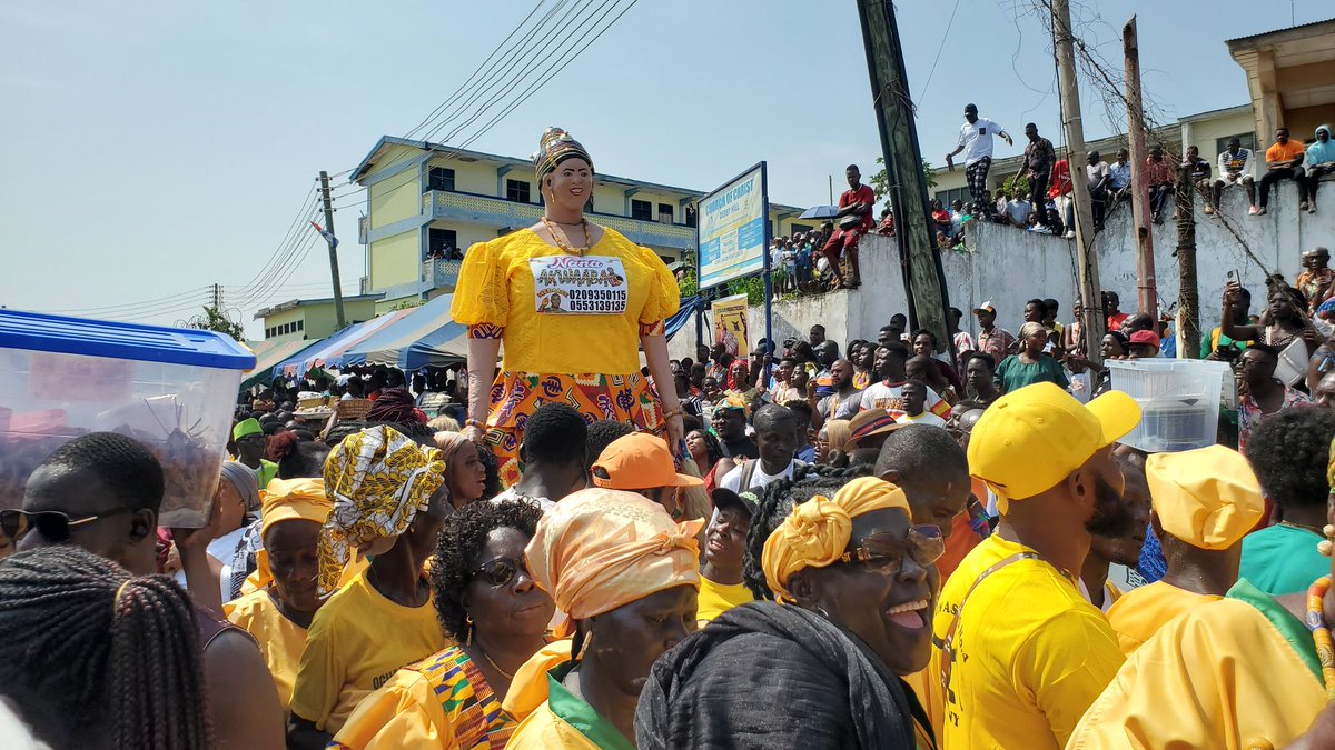 jnaatey_akuyiti's tweet photo. Current State at Cape Coast Fetu Afahye Festival 2024.

I don't know the word to describe this moment cos it was joy and excitement 😄 

#AkumersuYiti 
#villagebwouy 
#fetu
#afahye https://t.co/zhc5oKUNa9