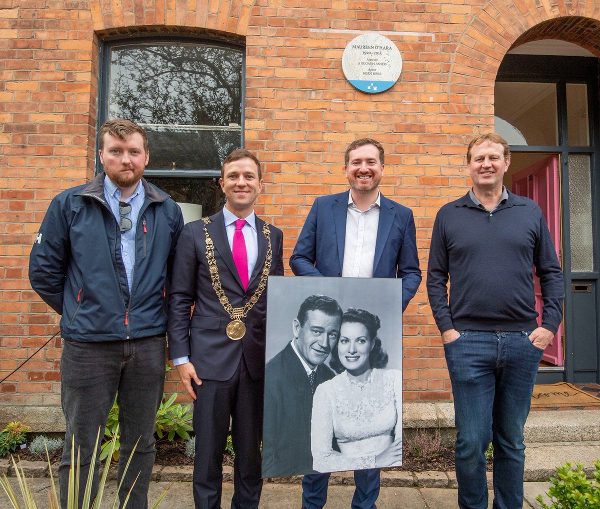 Earlier today, I was delighted to join the Lord Mayor, Cllr James Geoghegan; Jim O’Callaghan TD; Cllr Rory Hogan and other public representatives at the unveiling a plaque honouring Maureen O’Hara, the ‘Queen of Technicolor’, who was born on Beechwood Avenue in Ranelagh in 1920.