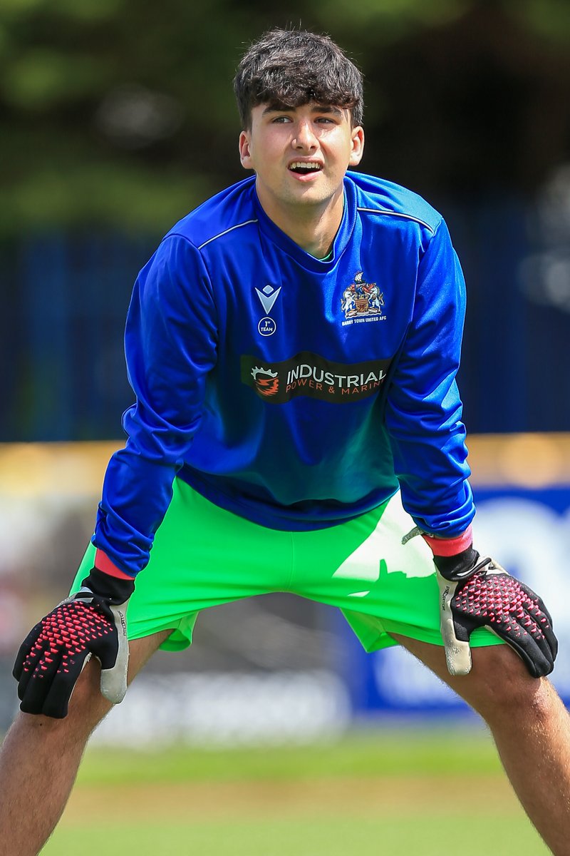 Great to see <a href="/BarryTownUnited/">Barry Town United</a> substitute goalkeeper Luke Masrani (<a href="/lukemasrani1/">lukemasrani1</a>) step up today when required against <a href="/the_nomads/">Connah's Quay Nomads FC</a> in the <a href="/CymruLeagues/">JD Cymru Leagues 🏴󠁧󠁢󠁷󠁬󠁳󠁿</a> Premier. Best wishes and speedy recovery to <a href="/ljarmstrong1010/">Liam Armstrong</a>.