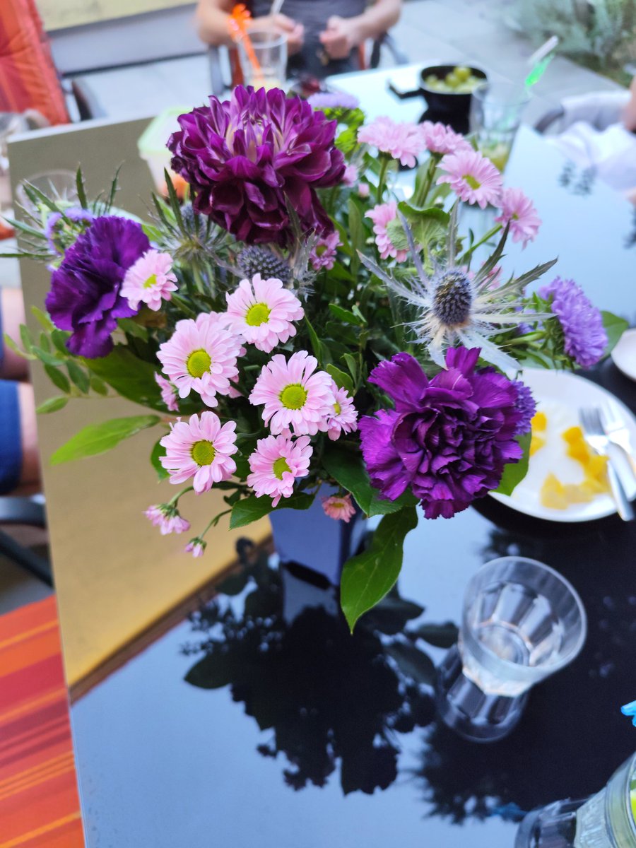 flowers for my pookie :3 
🪻🌸🌿