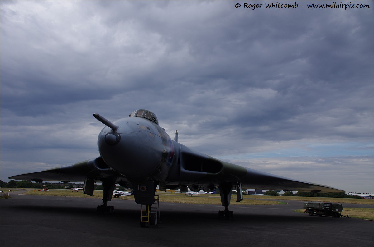 milairpix's tweet image. Evening all   👍

From today 07/09/24 at Southend Airport with Vulcan XL426 after completing it's two runs...

@XL426 @SouthendAirport @stunt109 
#TwitterVForce