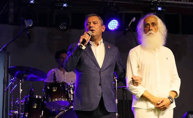 #SONDAKİKA

CHP, kuruluş yıl dönümünü kutlamak için PKK cenazesine giden ve Dhkp-c'li Ebru Timtik'i anan Suavi'ye Denizli'de konser verdirecek.