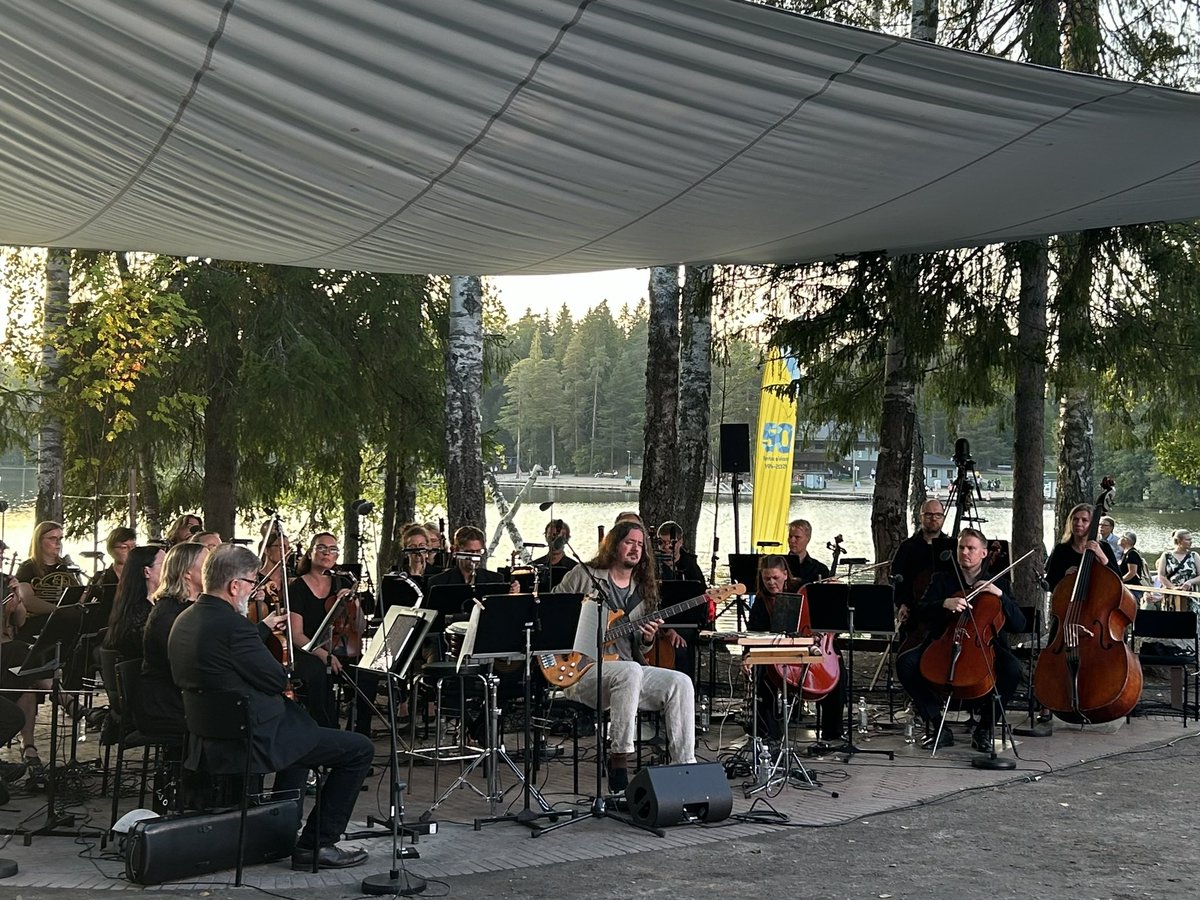 Kiitos Vantaan Viihdeorkesteri ja <a href="/lauriporra/">lauri porra</a> upeasta konsertista Kuusijärvellä <a href="/VantaanKaupunki/">Vantaan kaupunki</a>