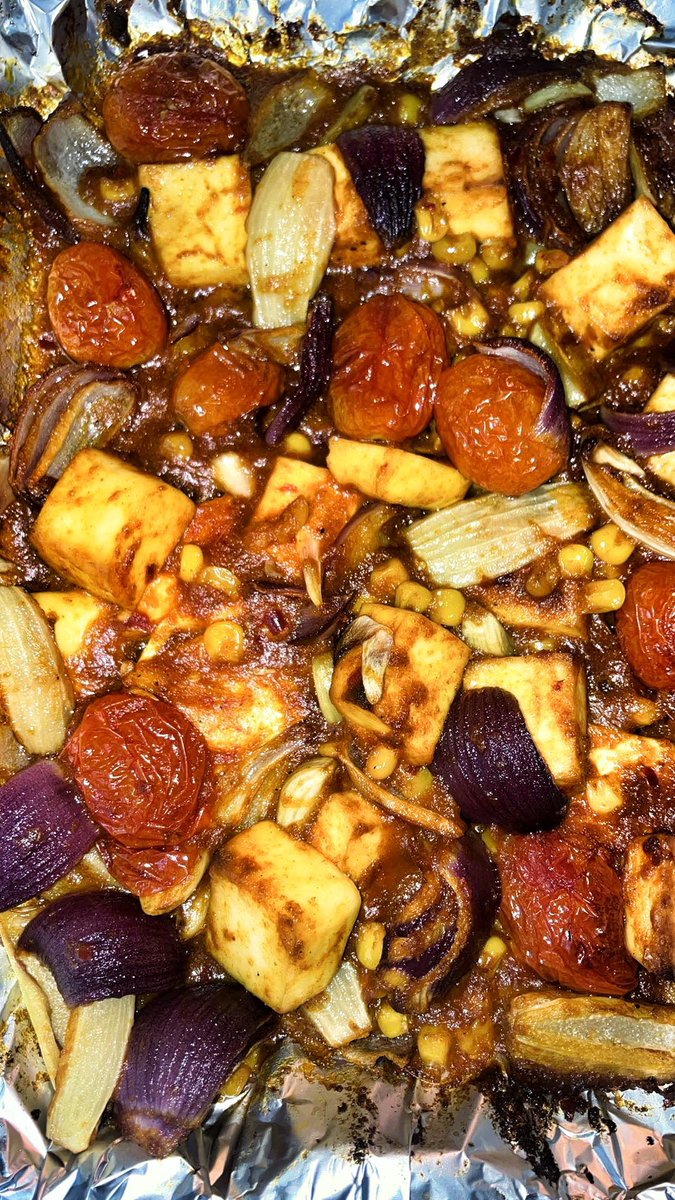 JudieannRose's tweet image. Baking paneer and veg in a spicy sauce for dinner tonight ♥️ #vegetarian #cookingdinner