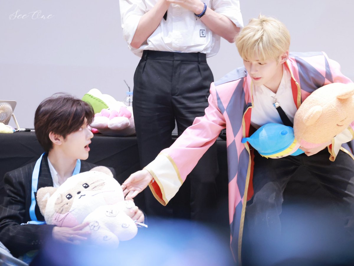 SeeOne1325's tweet photo. 240907  MK대면
🥰🥳

#장하오 #성한빈 #ZHANGHAO #SUNGHANBIN #하오빈 #ZB1 #ZEROBASEONE #제로베이스원 https://t.co/dISlAw04O0