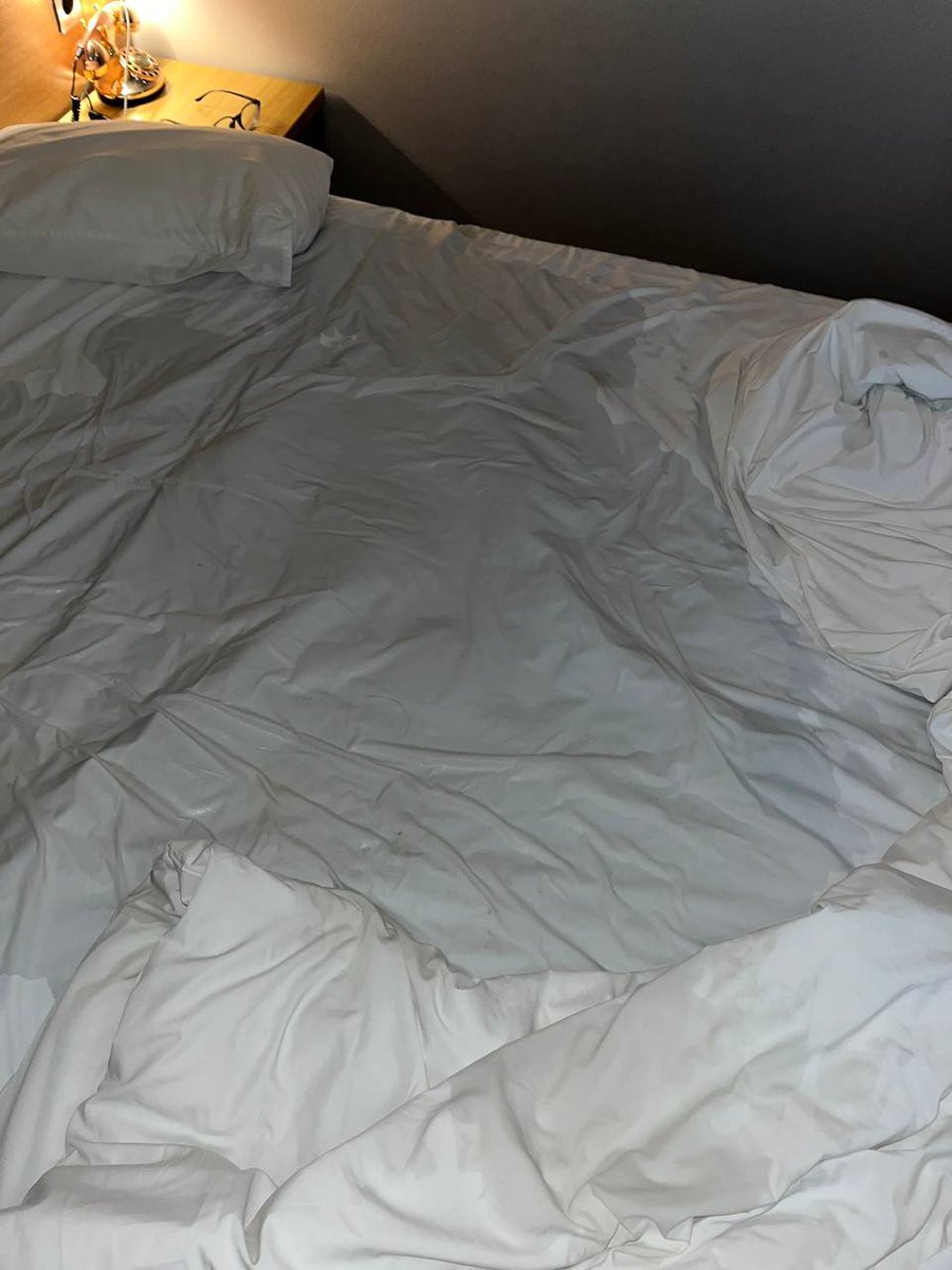 这单男带个眼镜斯斯文文，真没想到这么厉害，道具也会玩，舔的技术也好，现在带他去吃点好的补一补，毕竟他今天都射三次了，晚上就不玩了先休息吧 https://t.co/q3GnH5WyHg