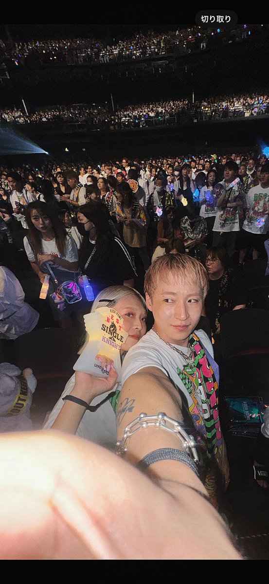hi_kun93's tweet photo. BSK僕の中で8公演目の東京公演
最前列、円陣とまたくみちゃんとの想い出が増えました。20年間本当にくみちゃんとの想い出がたくさんありすぎて何度くみちゃんを目の前にしても泣いてしまう僕だけどこれからもずっとくみちゃんを応援していくよ、倖田來未でいてくれてありがとうだよ本当に。

#倖田來未 https://t.co/4w8kfuGBqR