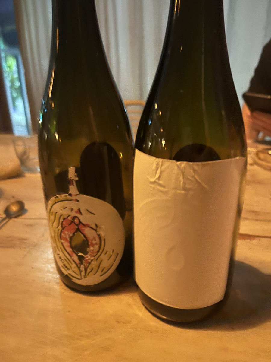 2024년 올해는 천년식향에서 기념! (정희진 샘 팟캐스트에서 듣고 찜했다) ‘묵직한 채식’이라고 표현하고 싶다. 당근요리부터 파스타, 피자, 버섯으로 만든 장조림 밥까지 모두 싹싹 비웠네